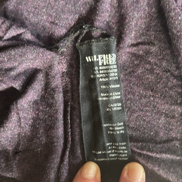 Wilfred Free v-neck pocket tee in eggplant - Picture 5 of 5